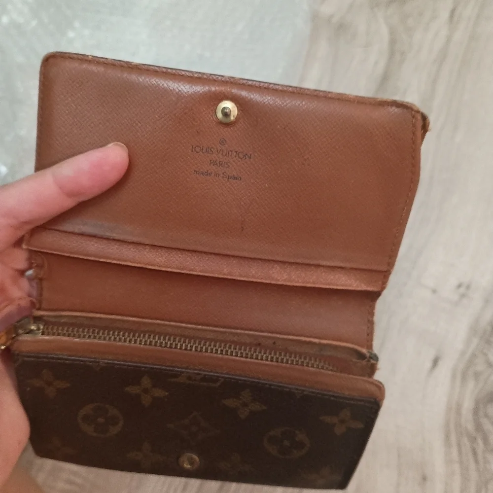 Louis Vuitton LV Portefeuille Tresor Bifold Wallet Medium Monogram Brown Purse